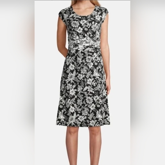 Land's End Large Modal Blend Stretchy Floral Black Dress - Picture 3 of 11